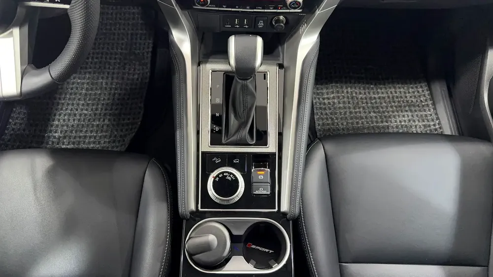 Mitsubishi Montero Sport GLS 4WD Top Line - Agency Warranty and Service Contract Included - Image 12
