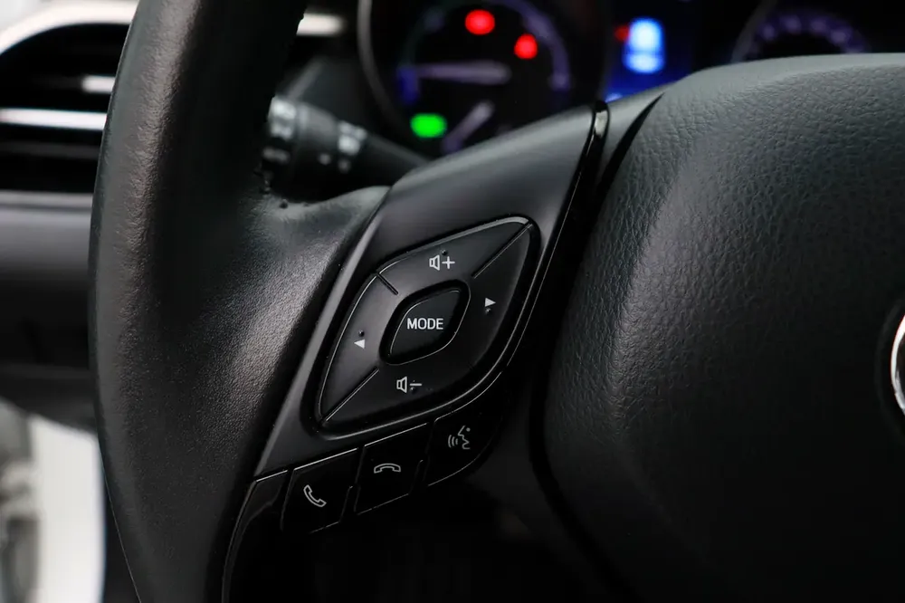 **Special offer** C-HR HYBRID 5 DR 4X2 H 1.8L CVT VX RA - Image 7