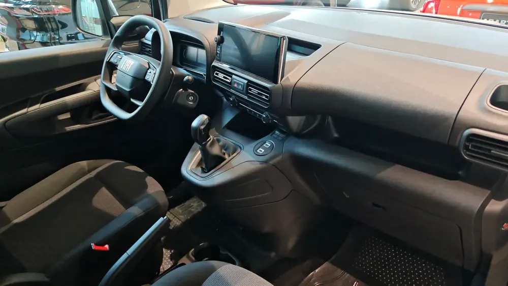 New 2025 Peugeot Partner Van - GCC Specs - Perfect for Your Business! - Image 5