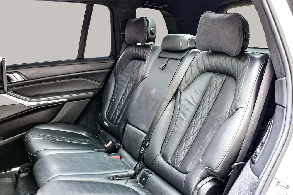 AED 2128/month | 2019 BMW X7 Xdrive50i | GCC Specs | Ref#436573 - Image 14
