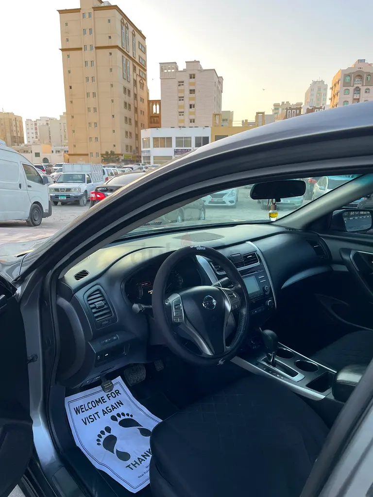 Nissan Altima SV 2015 American Specs - Well Maintained - Image 10