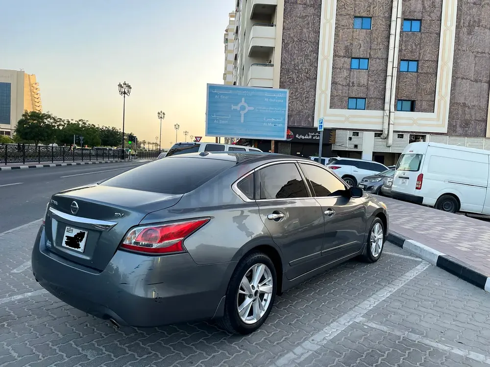 Nissan Altima SV 2015 American Specs - Well Maintained - Image 4