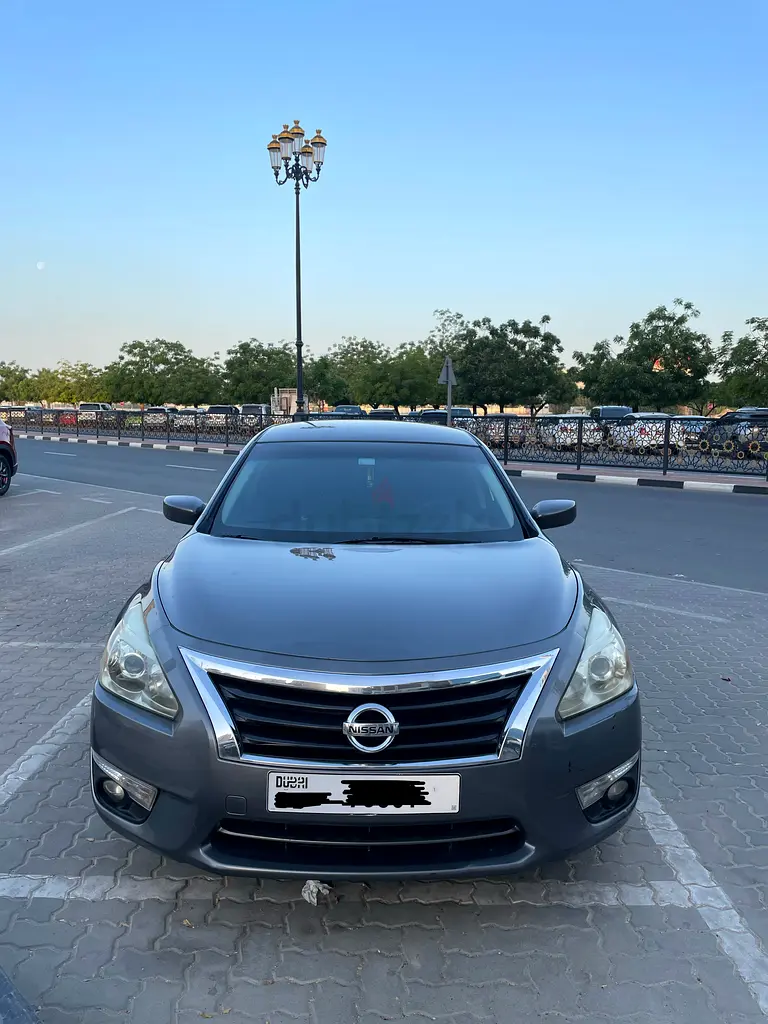 Nissan Altima SV 2015 American Specs - Well Maintained - Image 5