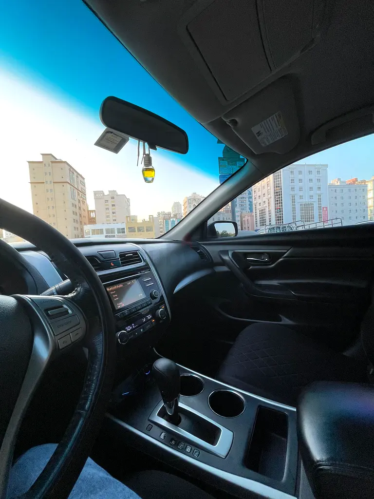 Nissan Altima SV 2015 American Specs - Well Maintained - Image 7