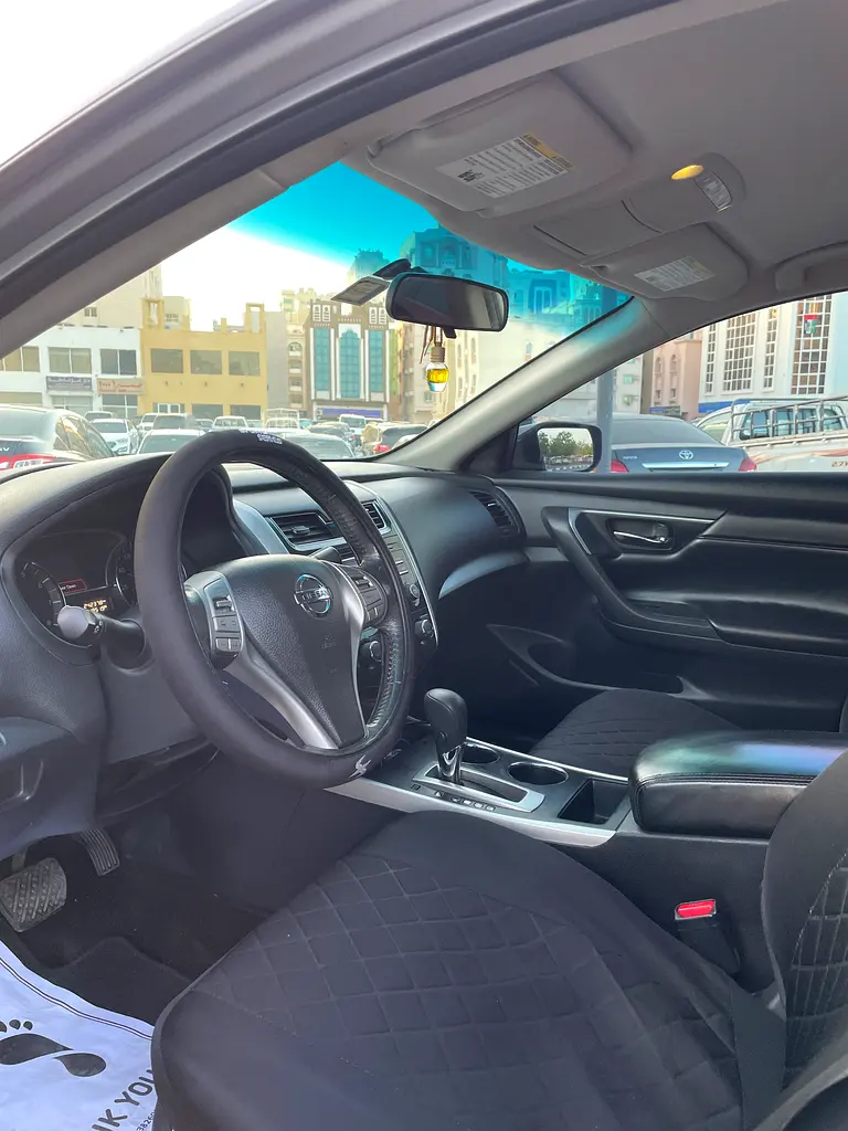 Nissan Altima SV 2015 American Specs - Well Maintained - Image 9