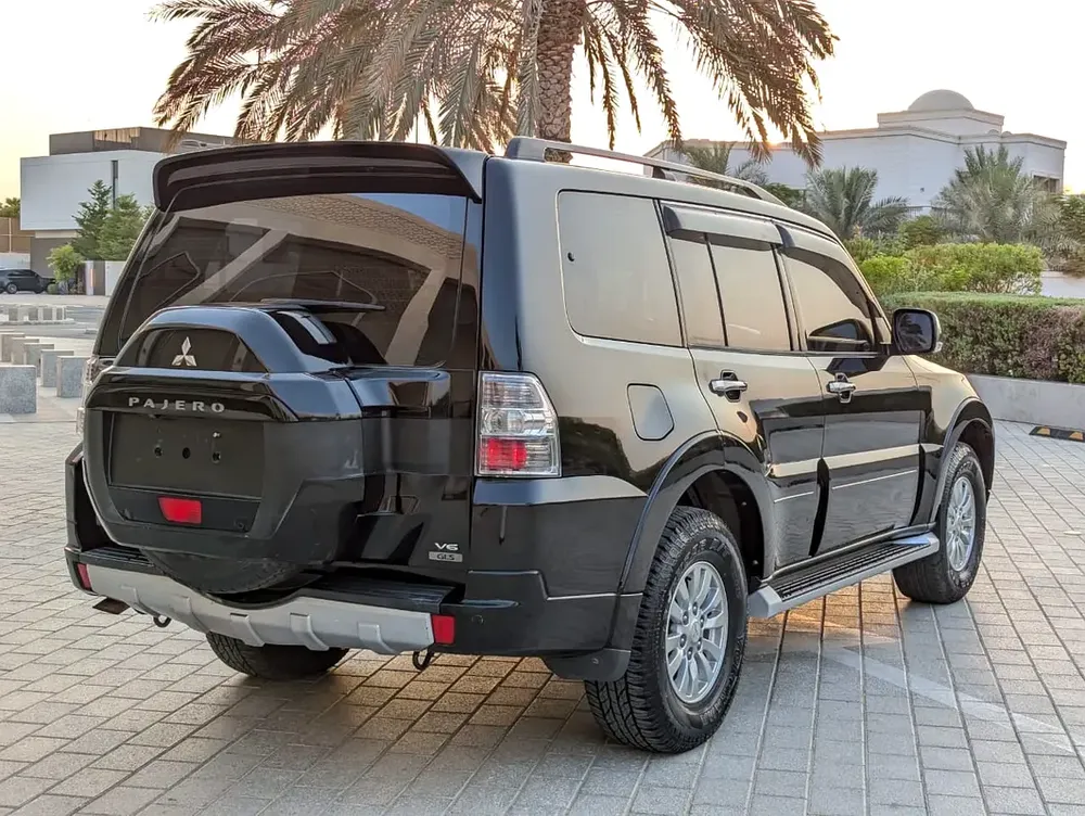 MITSUBISHI PAJERO 2015 GLS TOP FULL OPTION GCC V6 3.5L IN EXCELLENT CONDITION - Image 14