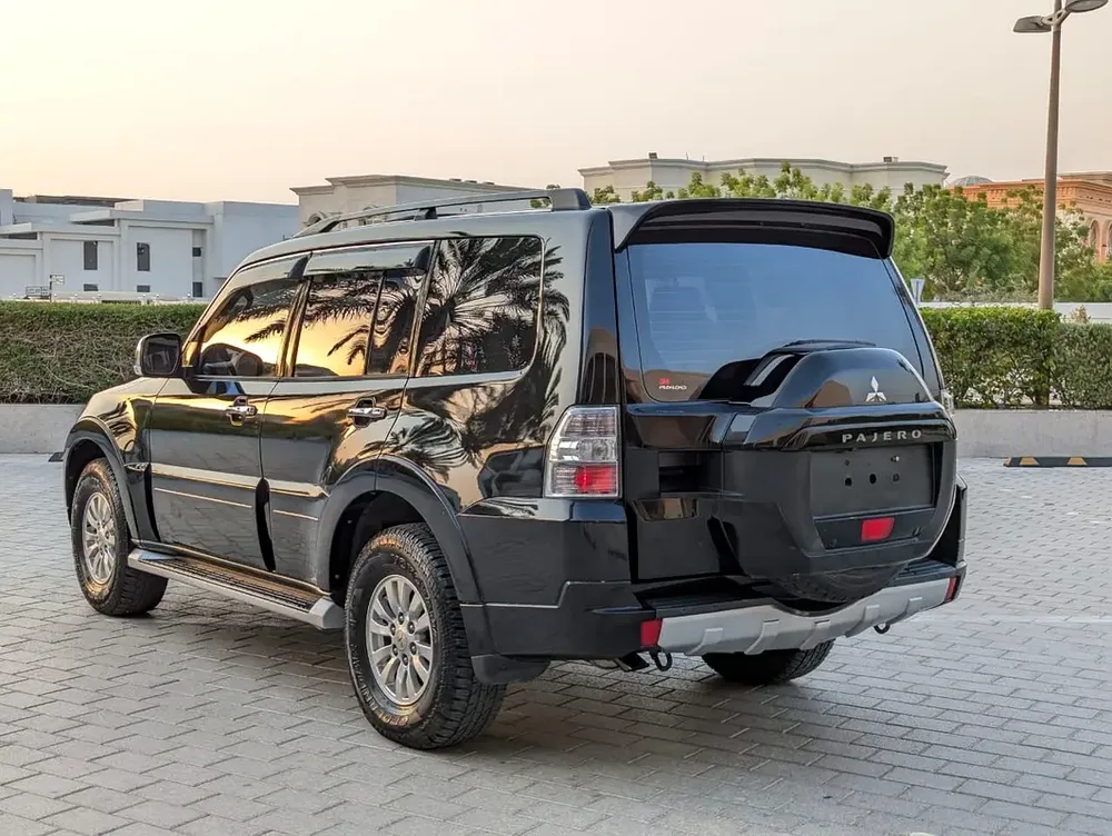 MITSUBISHI PAJERO 2015 GLS TOP FULL OPTION GCC V6 3.5L IN EXCELLENT CONDITION - Image 15