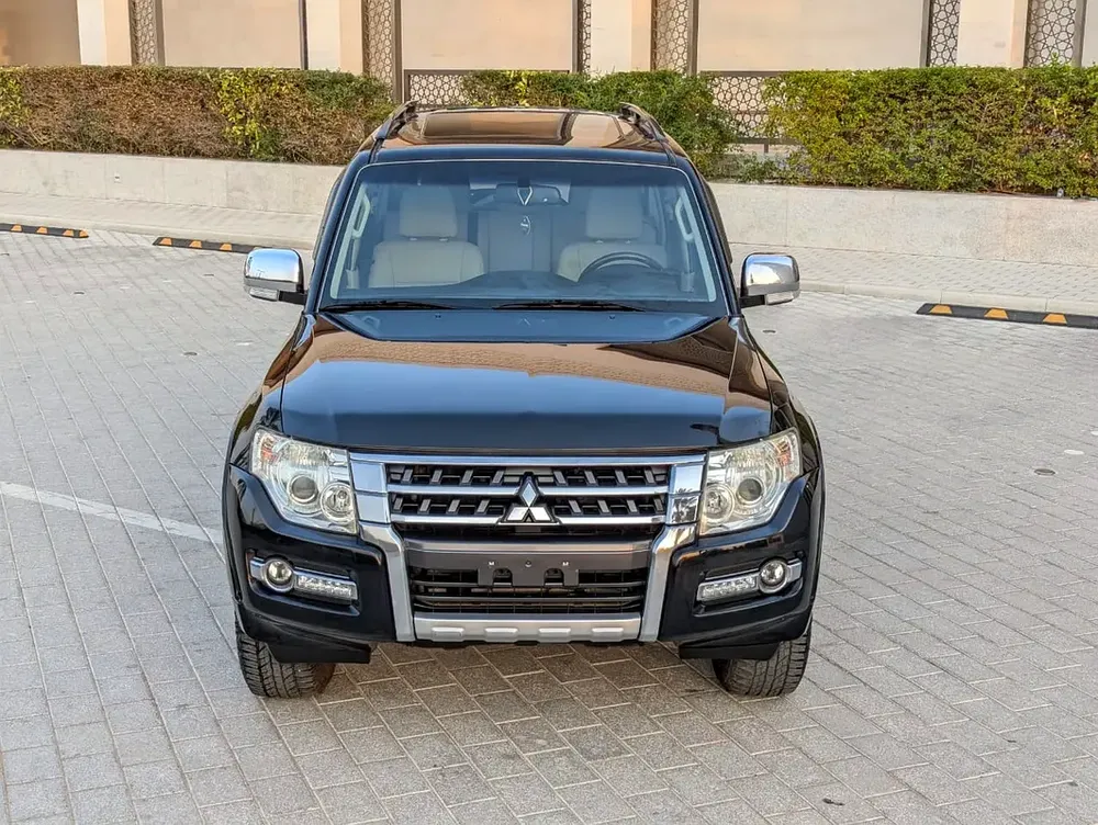 MITSUBISHI PAJERO 2015 GLS TOP FULL OPTION GCC V6 3.5L IN EXCELLENT CONDITION - Image 19