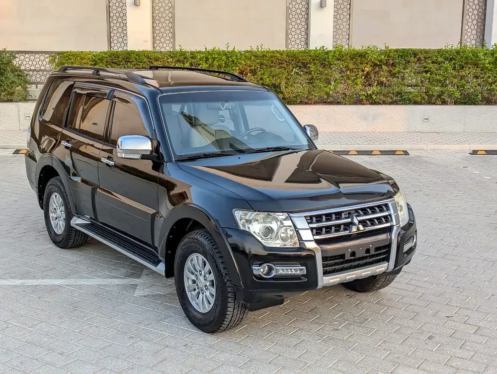 MITSUBISHI PAJERO 2015 GLS TOP FULL OPTION GCC V6 3.5L IN EXCELLENT CONDITION - Image 20