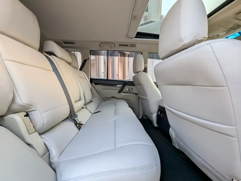 MITSUBISHI PAJERO 2015 GLS TOP FULL OPTION GCC V6 3.5L IN EXCELLENT CONDITION - Image 5