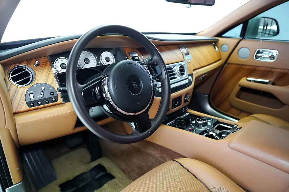 4 BUTTONS | WOOD TRIM INTERIOR | WARRANTY AVAILABLE | WRAITH - Image 7