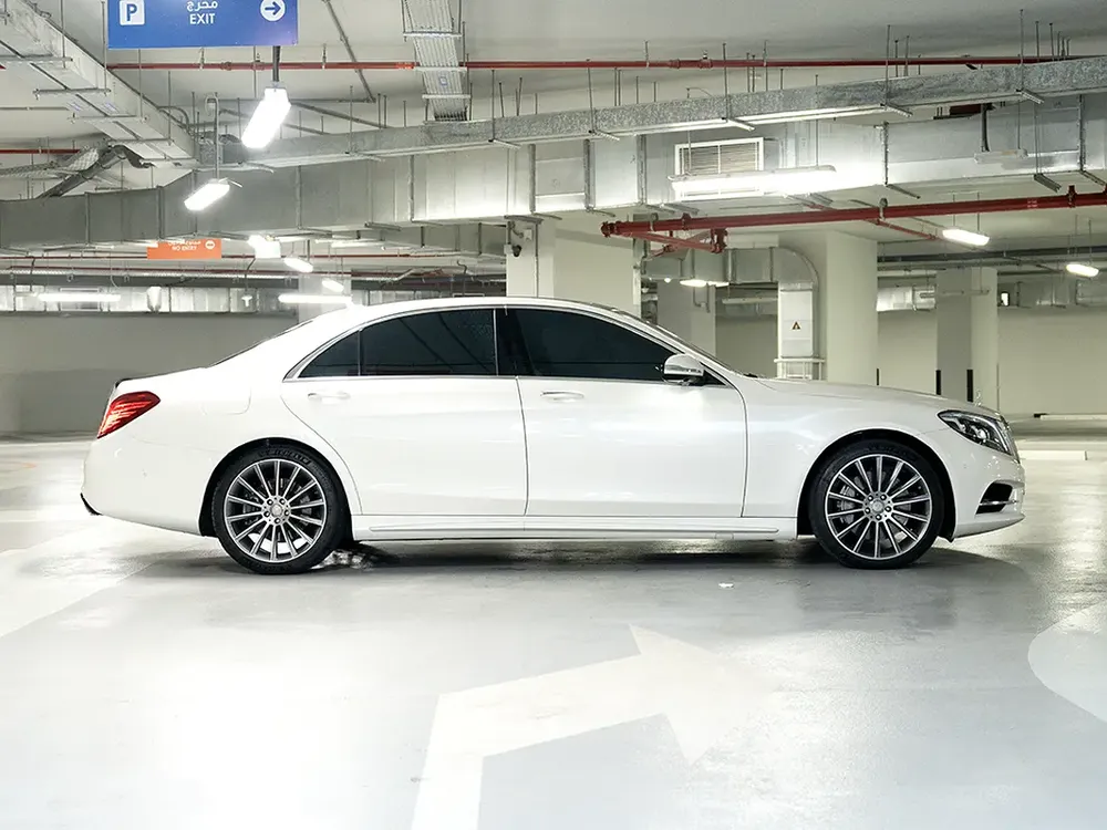 Mercedes S500, GCC specifications, car in excellent condition, No paint and No accidents - Image 4