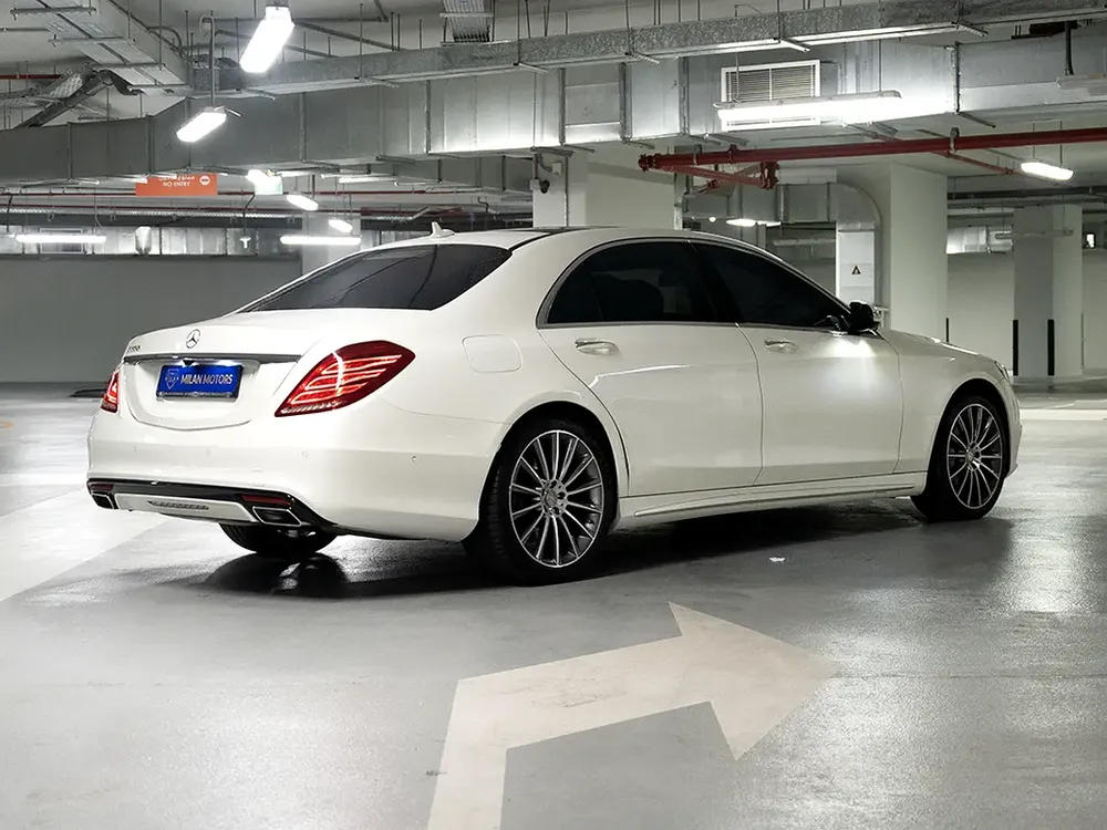 Mercedes S500, GCC specifications, car in excellent condition, No paint and No accidents - Image 5