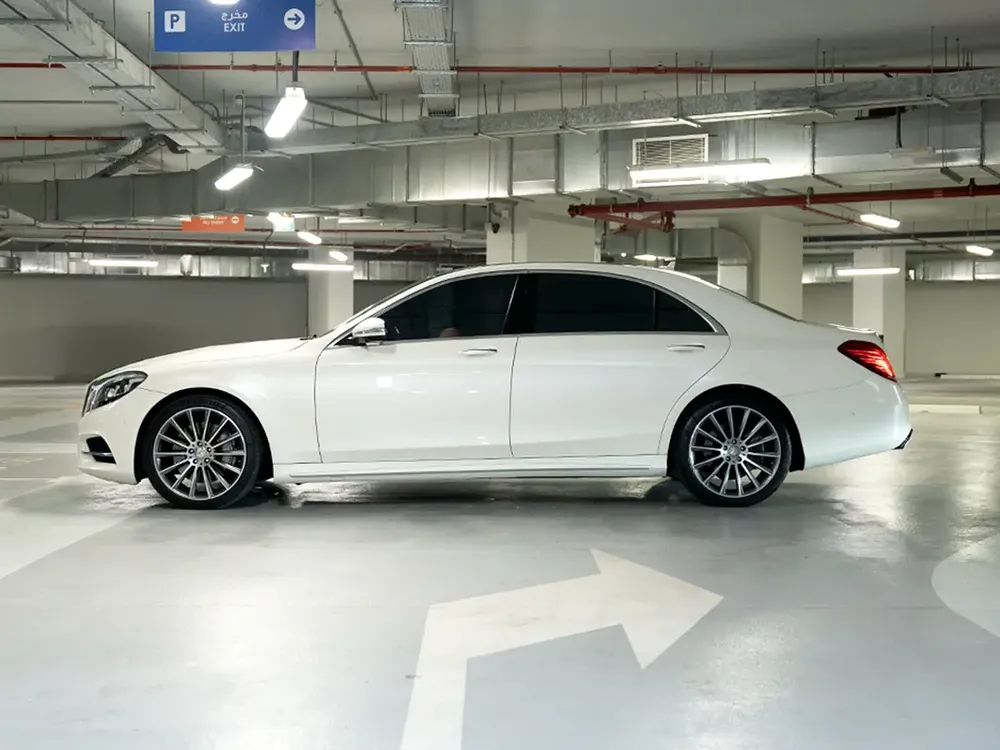 Mercedes S500, GCC specifications, car in excellent condition, No paint and No accidents - Image 8