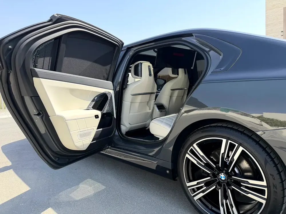 BMW 740i M Package Model 2023 GCC Under Warranty  Service Contract - Image 13