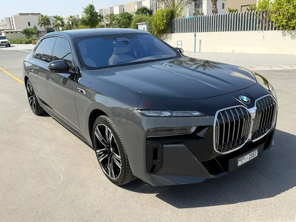 BMW 740i M Package Model 2023 GCC Under Warranty  Service Contract - Image 14