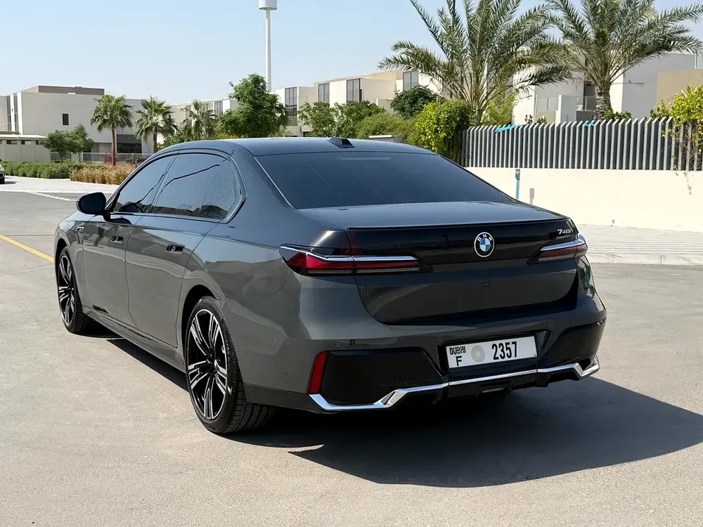 BMW 740i M Package Model 2023 GCC Under Warranty  Service Contract - Image 4