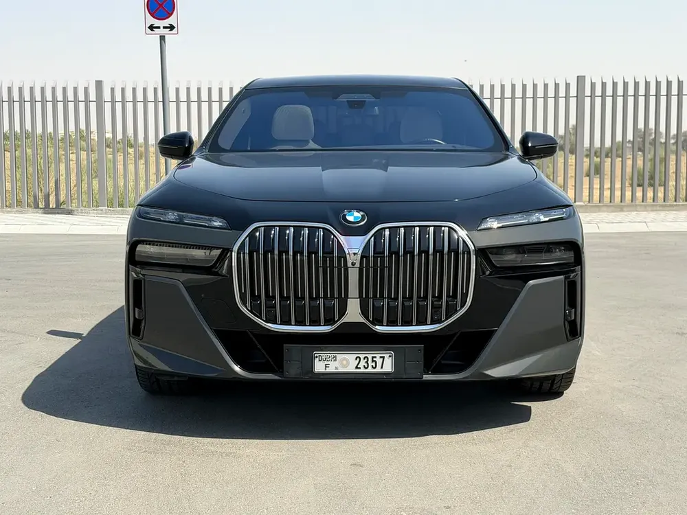 BMW 740i M Package Model 2023 GCC Under Warranty  Service Contract - Image 5