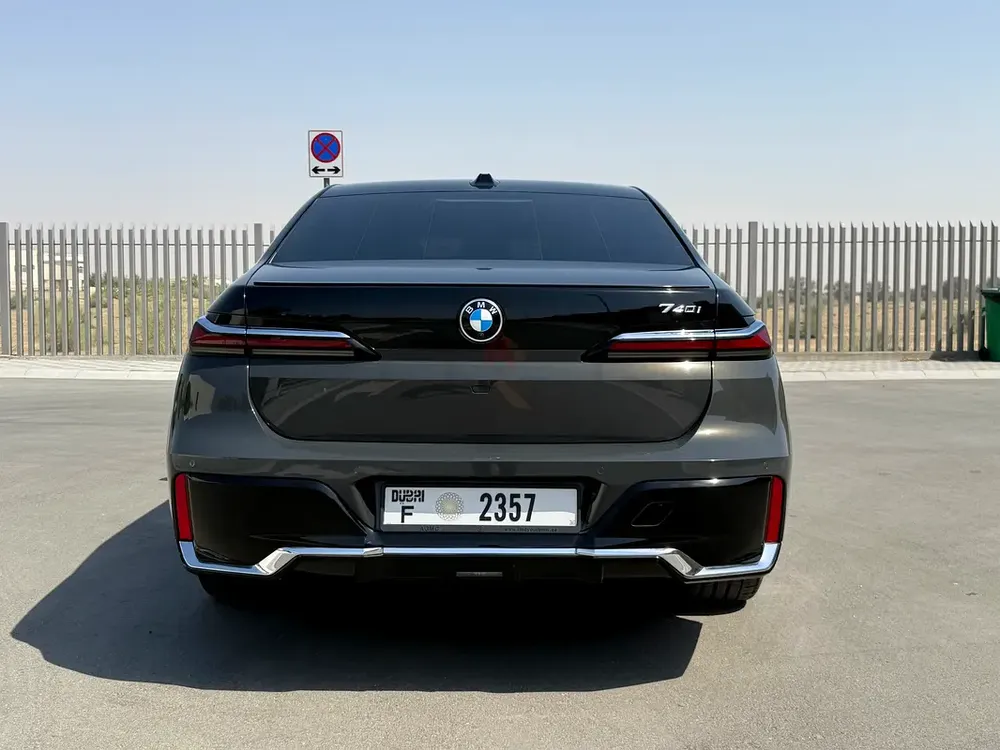 BMW 740i M Package Model 2023 GCC Under Warranty  Service Contract - Image 6