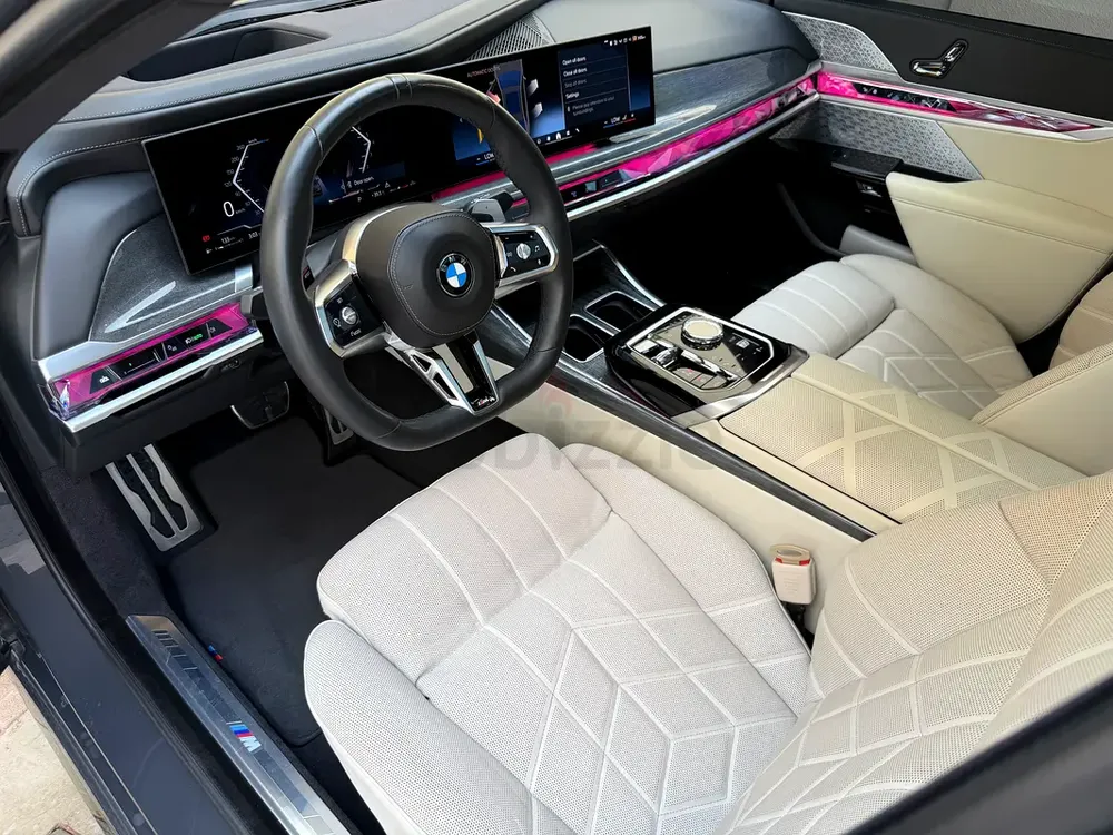 BMW 740i M Package Model 2023 GCC Under Warranty  Service Contract - Image 7