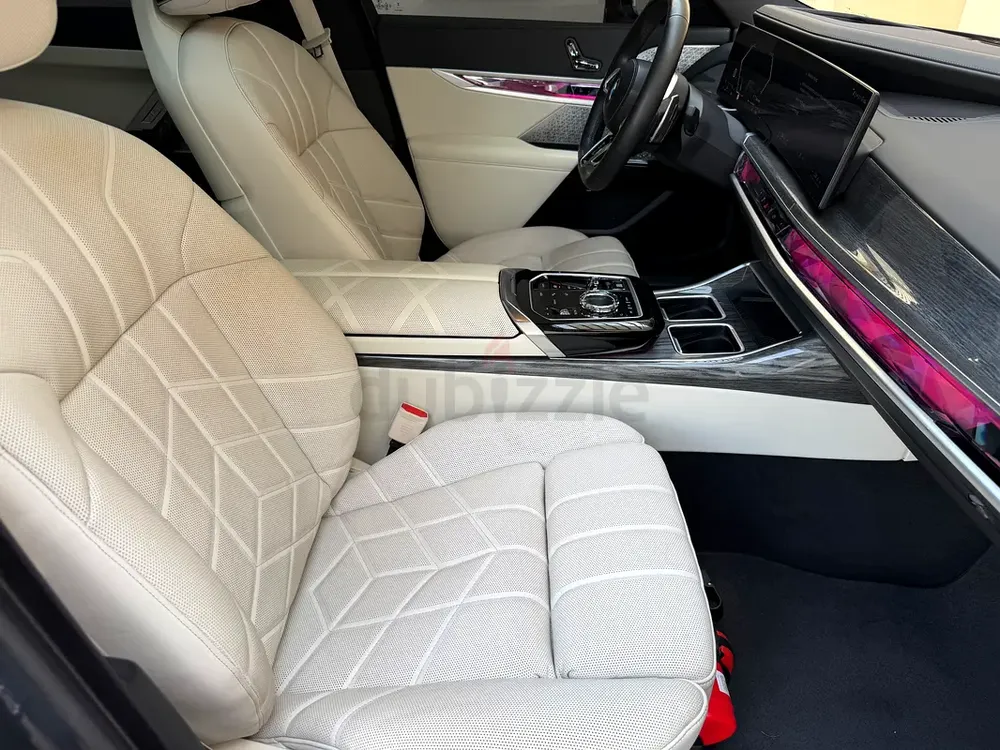 BMW 740i M Package Model 2023 GCC Under Warranty  Service Contract - Image 8