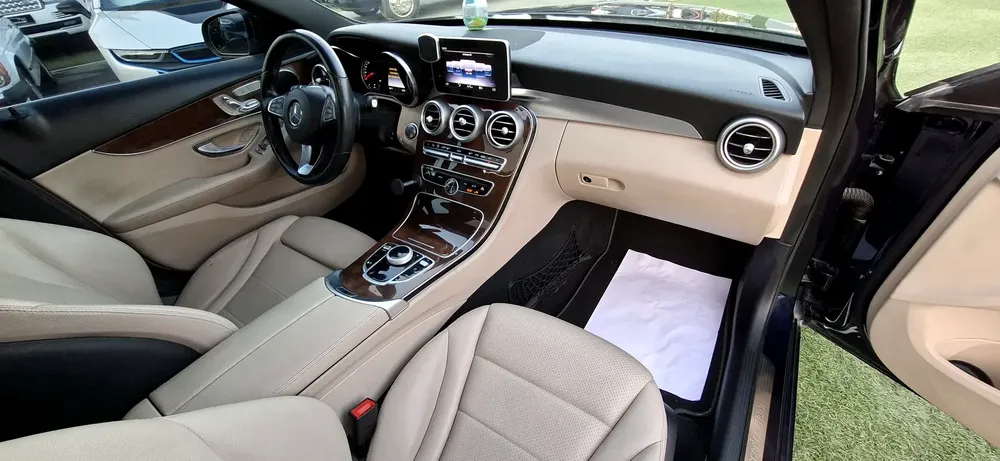 Mercedes-Benz C300 4Matic 2019 - American Specs - GCC Car - Image 10