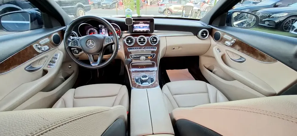 Mercedes-Benz C300 4Matic 2019 - American Specs - GCC Car - Image 8