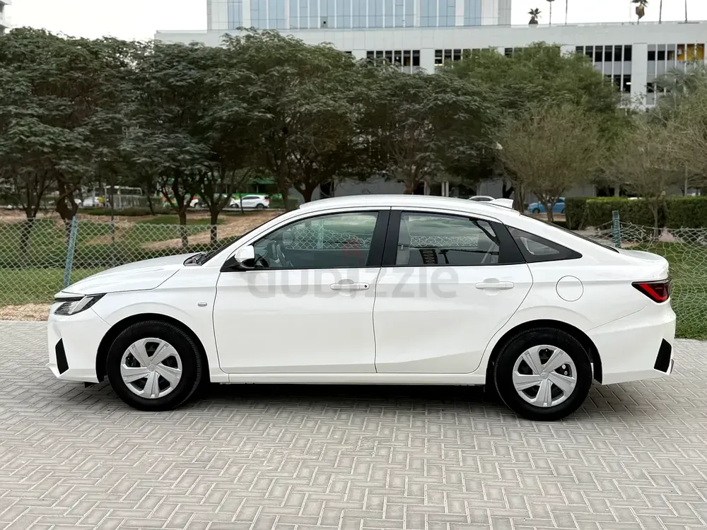 2023 Toyota Yaris S - GCC Specs - Image 7