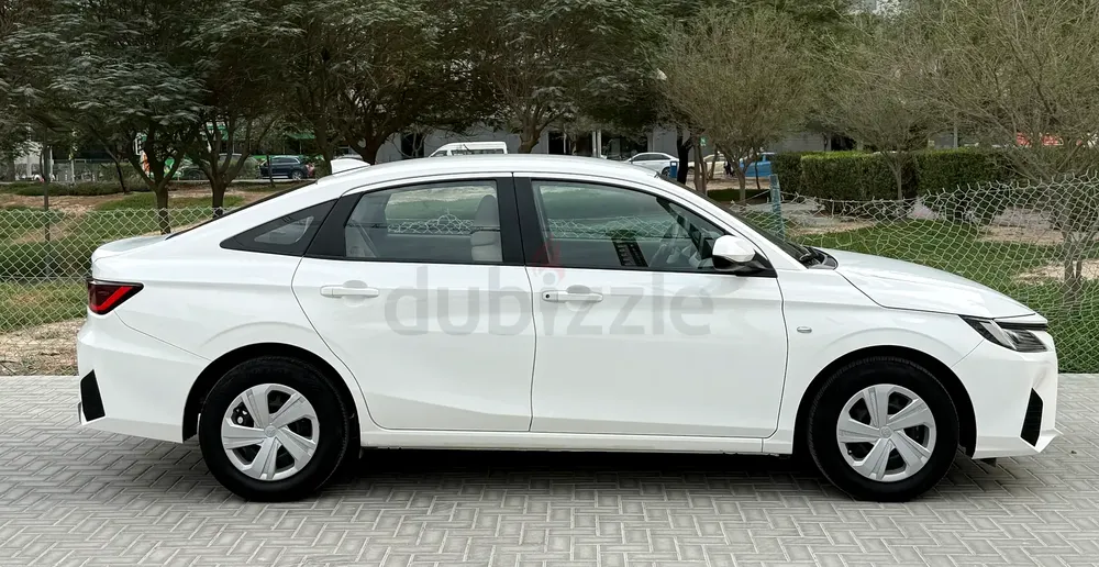 2023 Toyota Yaris S - GCC Specs - Image 8