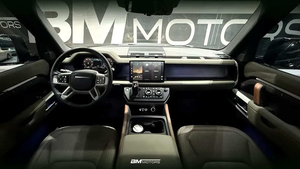 2023 Land Rover Defender 90 (P300) GCC Specs - Image 10