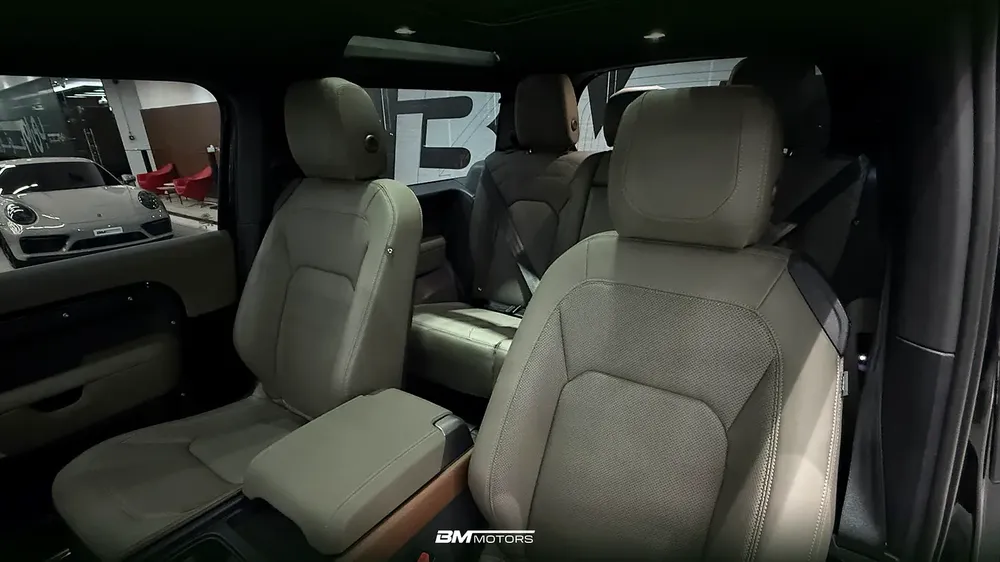 2023 Land Rover Defender 90 (P300) GCC Specs - Image 11