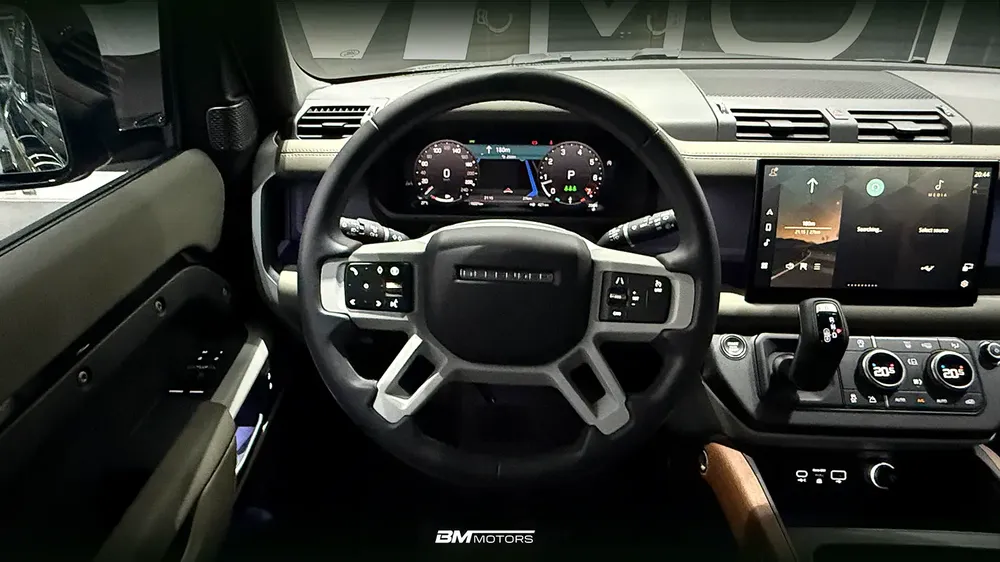 2023 Land Rover Defender 90 (P300) GCC Specs - Image 13