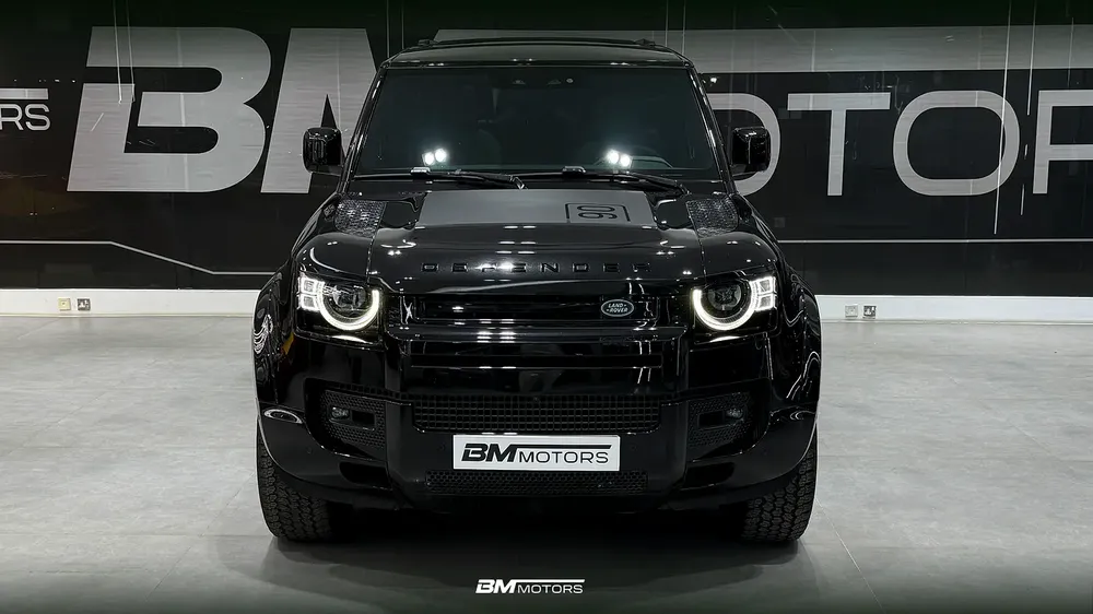 2023 Land Rover Defender 90 (P300) GCC Specs - Image 5