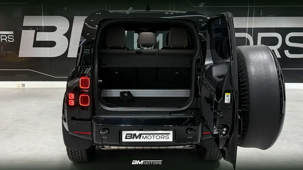 2023 Land Rover Defender 90 (P300) GCC Specs - Image 6