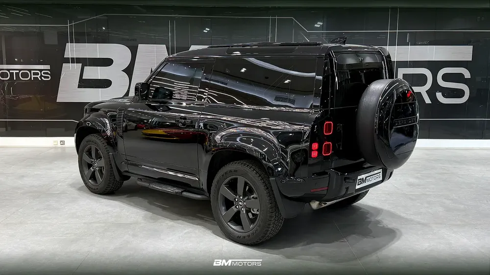 2023 Land Rover Defender 90 (P300) GCC Specs - Image 7