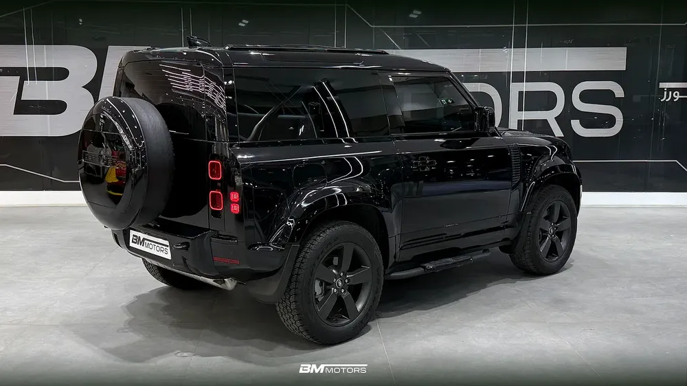2023 Land Rover Defender 90 (P300) GCC Specs - Image 8