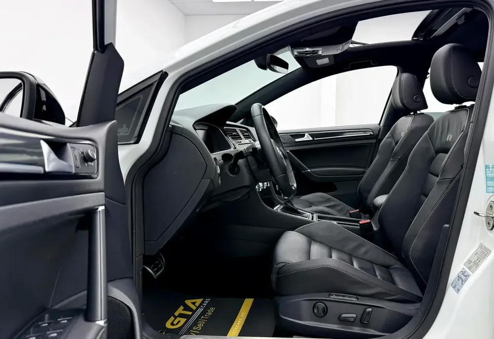 2018 Volkswagen Golf R, Full Service History, Fully Loaded, Excellent Condition, GCC - Image 8