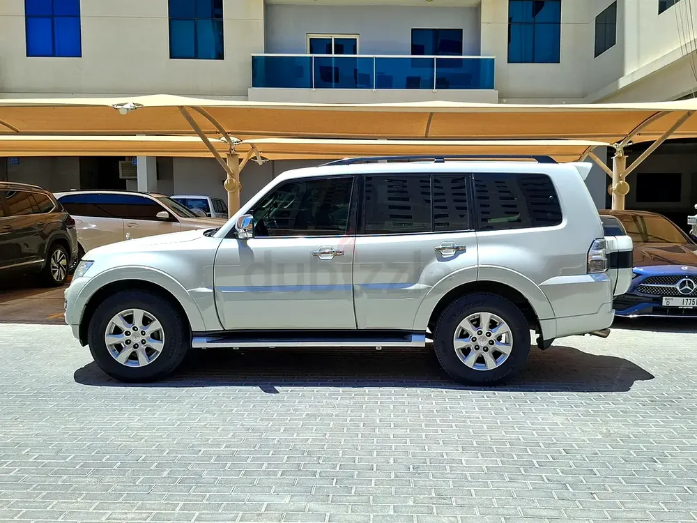AED 1084/month | 2017 Mitsubishi Pajero GLS Top 5 Door | GCC Specs | Ref#469631 - Image 5