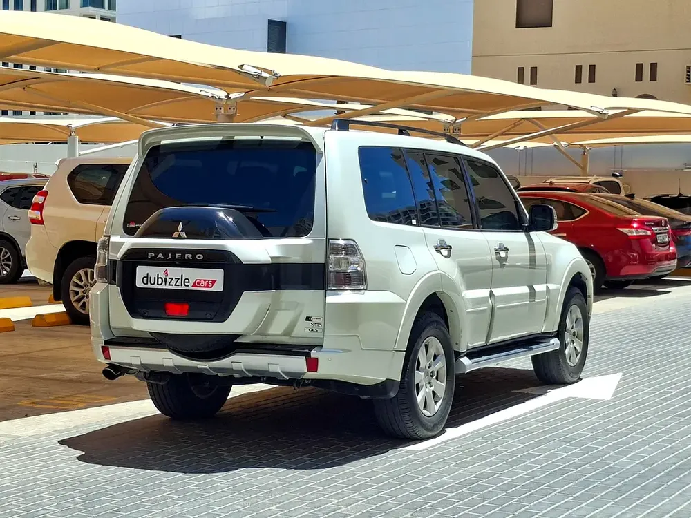 AED 1084/month | 2017 Mitsubishi Pajero GLS Top 5 Door | GCC Specs | Ref#469631 - Image 6