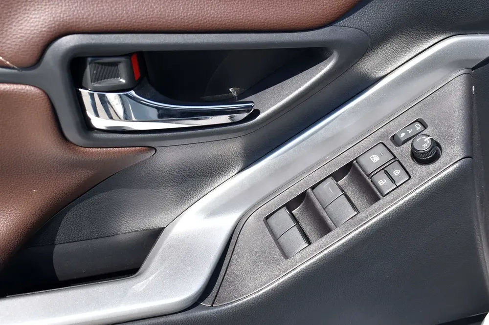 2025 MODEL TOYOTA INNOVA 2.0L HEV - Image 10