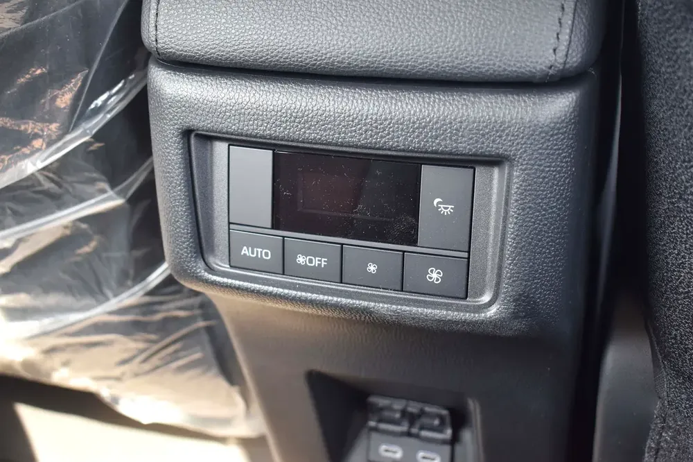 2025 MODEL TOYOTA INNOVA 2.0L HEV - Image 14