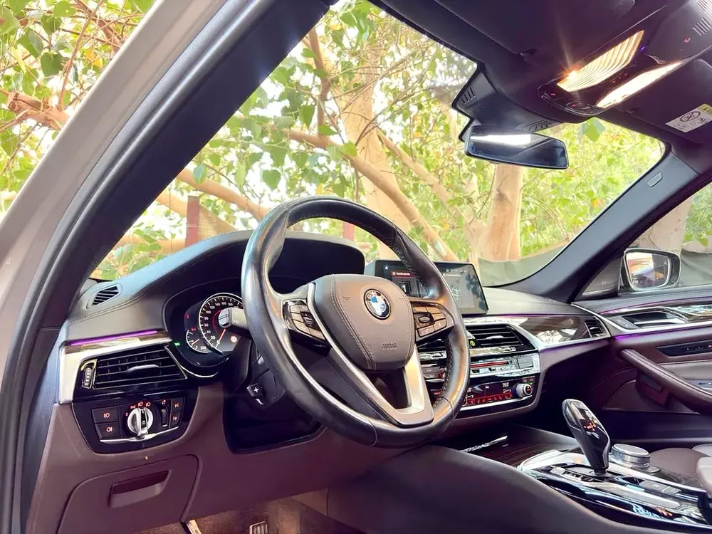 BMW 5-Series 530i Sport Line 2018 | GCC Specs | Low Mileage - Image 4