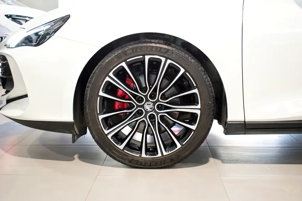 MG 7 Luxury -2.0T -  GCC Specs - 2025 - Warranty till jan 2031 / 200000 km - Image 7