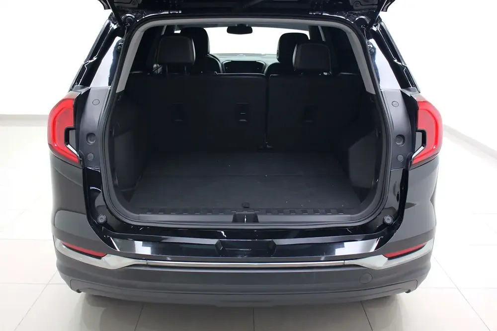 2023 GMC Terrain AT4 - GCC Specs - Image 6