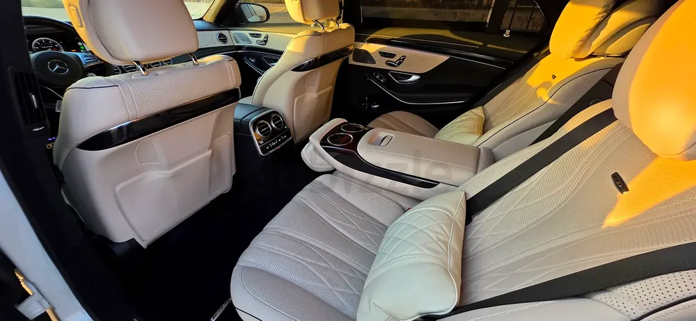 2016 Mercedes-Benz S 63 S AMG 4MATIC | 700 HP | 6 button | Pristine Condition - Image 17