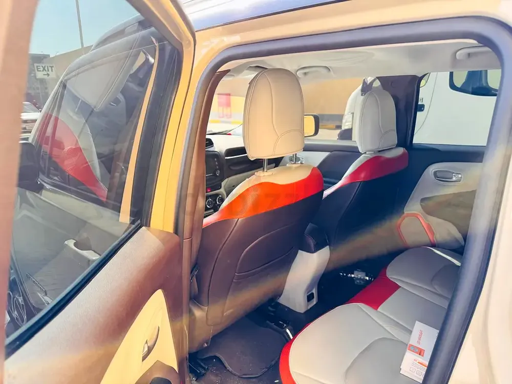 Jeep Renegade 2015 American spec - Image 4