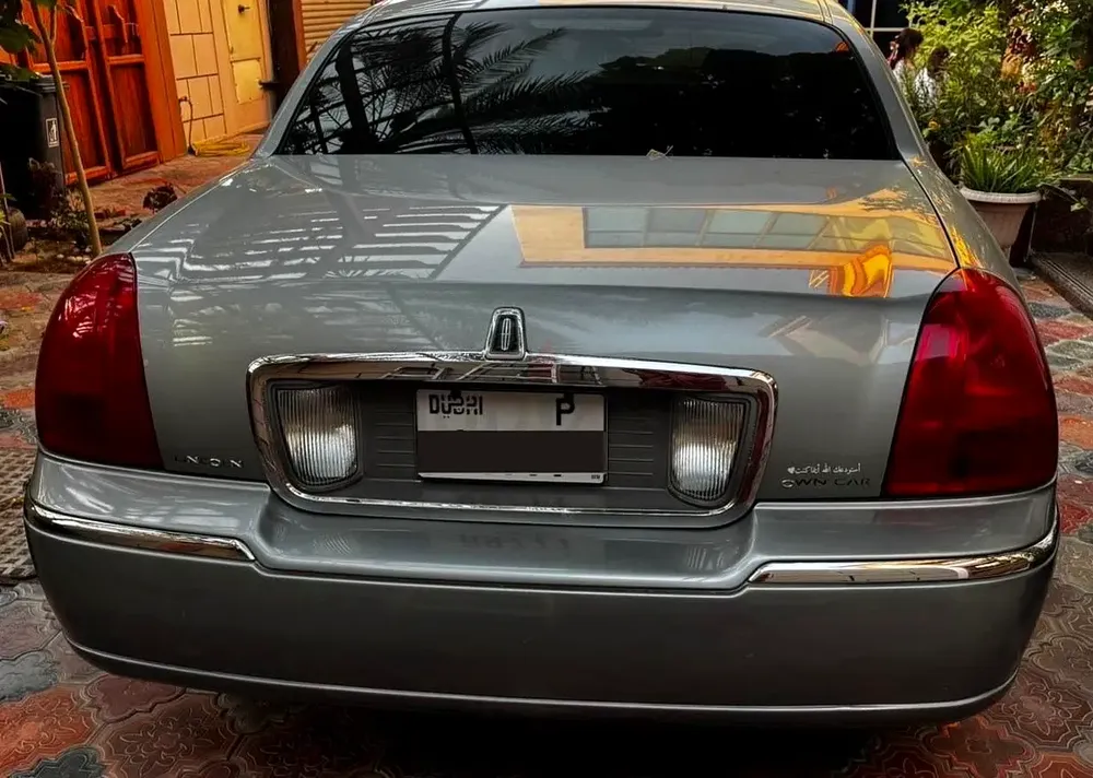 Pristine Lincoln Town Car 2006 Executive - GCC Specs - Image 10
