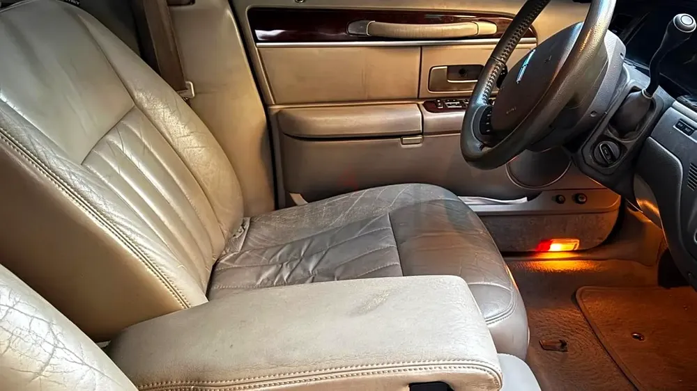 Pristine Lincoln Town Car 2006 Executive - GCC Specs - Image 7