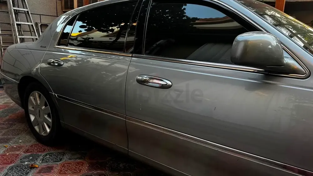 Pristine Lincoln Town Car 2006 Executive - GCC Specs - Image 9