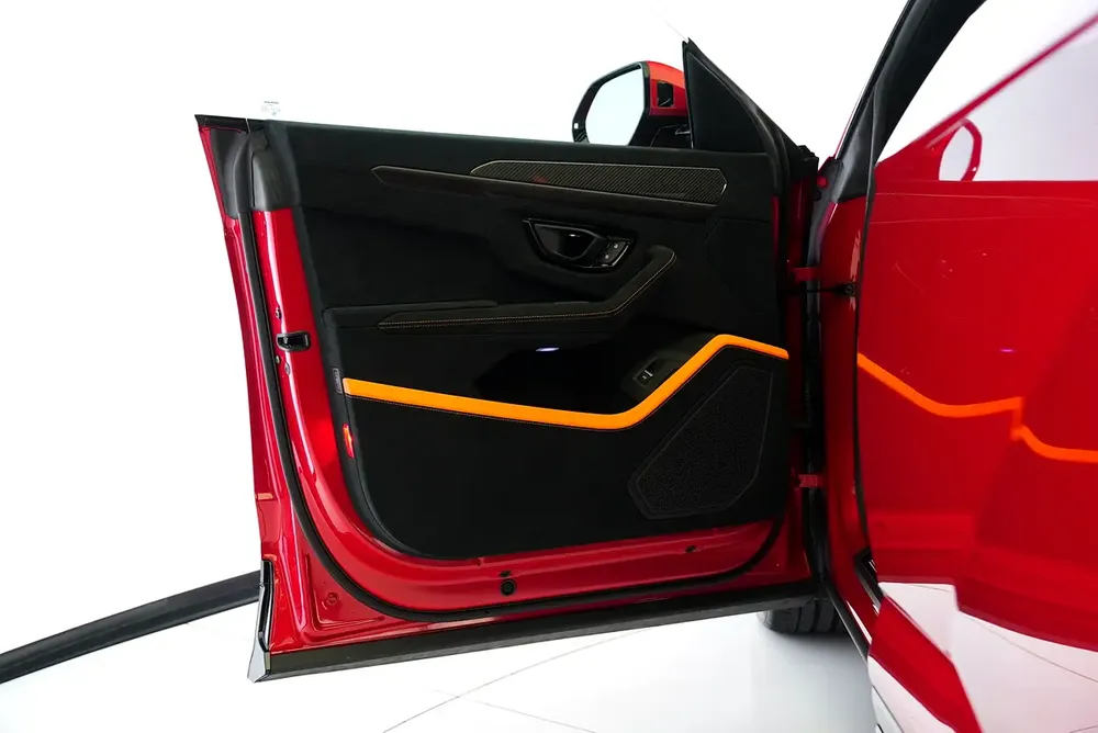 URUS PERFORMANTE - CARBON INTERIOR AND EXTERIOR - ALCANTARA SEATS - RTWO TONE INTERIOR - Image 10